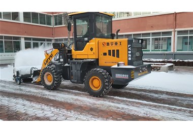 魯宇重工惠民助教 義務(wù)除雪 情暖校園！